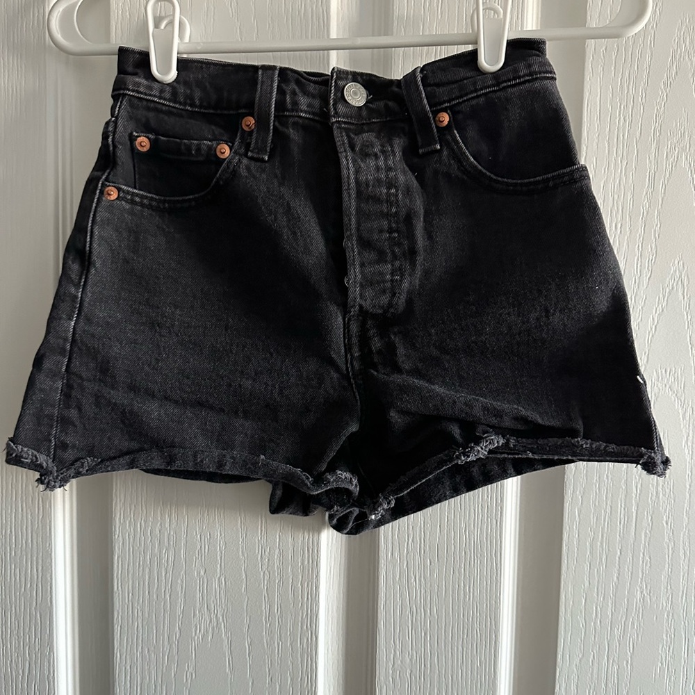 LEVI’S Jean black shorts size 25